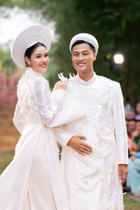 Viet Trinh Graces the Runway: A Celebration of Timeless Elegance and Vietnamese Fashion Heritage - image 3