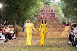 Viet Trinh Graces the Runway: A Celebration of Timeless Elegance and Vietnamese Fashion Heritage - image 5