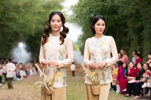 Viet Trinh Graces the Runway: A Celebration of Timeless Elegance and Vietnamese Fashion Heritage - image 1