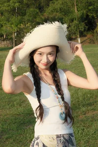 Xiao Fan Qie Showcases Elegant Style in YiTuYu Art Language Vol.7798 Collection - image 0