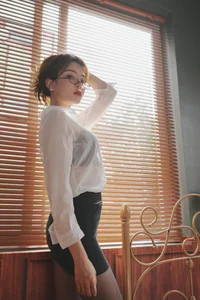 YiTuYu Art Language Vol.6195 Featuring Bei Bei: A Stunning Visual Art Collection - image 1