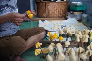 The 30-Year-Old 'Noble' Cake Shop: A Culinary Gem in Hue - image 1