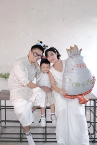 Rhymastic's Wife Lai Thanh Huyen: The Stunning Transformation of a Fashionable Mom in Bikini - image 10