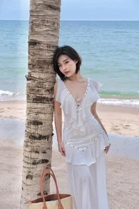 Rhymastic's Wife Lai Thanh Huyen: The Stunning Transformation of a Fashionable Mom in Bikini - image 11