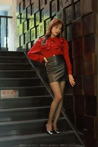 IESS Xiao Jin Charming Back Seam: Vintage Elegance Meets Professional Modern Hosiery Photography - image 4