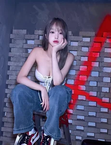 Stunning Korean Influencer Fashion: The Allure of Off-The-Shoulder Style Trends and K-Beauty Aesthetics - image 7