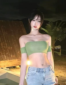 Stunning Korean Influencer Fashion: The Allure of Off-The-Shoulder Style Trends and K-Beauty Aesthetics - image 9
