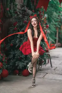Sweet Smile of the Red Ribbon Girl - A Charming Christmas Gift - image 1