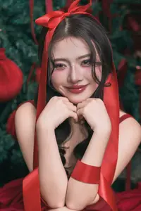 Sweet Smile of the Red Ribbon Girl - A Charming Christmas Gift - image 7