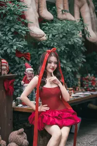 Sweet Smile of the Red Ribbon Girl - A Charming Christmas Gift - image 3