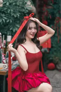 Sweet Smile of the Red Ribbon Girl - A Charming Christmas Gift - image 6