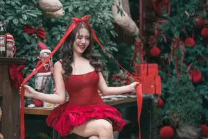 Sweet Smile of the Red Ribbon Girl - A Charming Christmas Gift - image 4