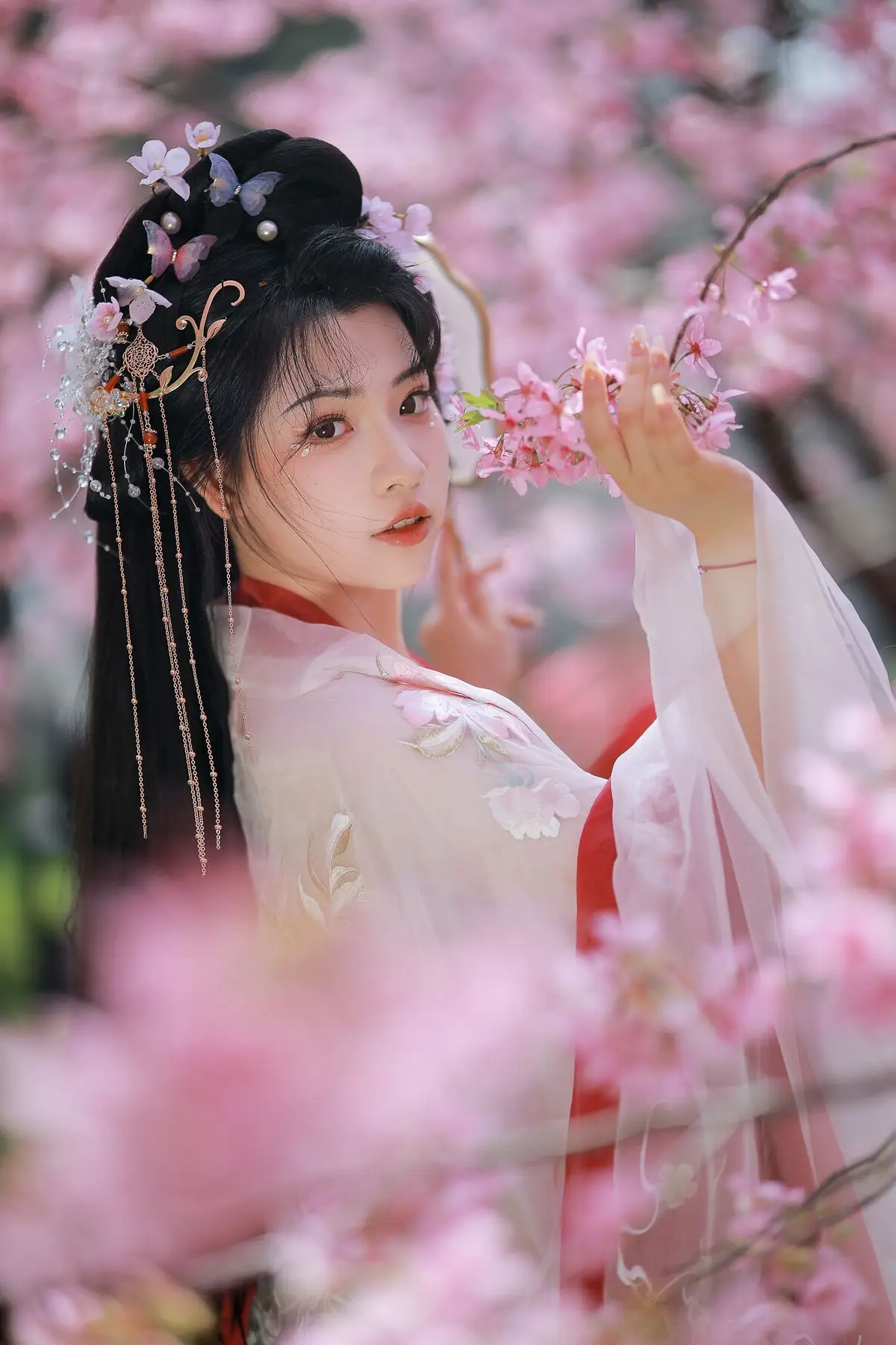 YiTuYu Vol.8715 A Ming: Enchanting Fairy Amidst Blooming Sakura - A Vision of Art Language