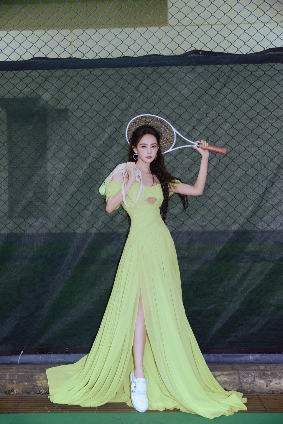 iQiyi Scream Night 2024 Red Carpet Highlights: Unique Fashion and Brilliant Chinese Celebrity Appearances