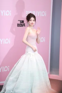 iQiyi Scream Night 2024 Red Carpet Highlights: Unique Fashion and Brilliant Chinese Celebrity Appearances - image 2