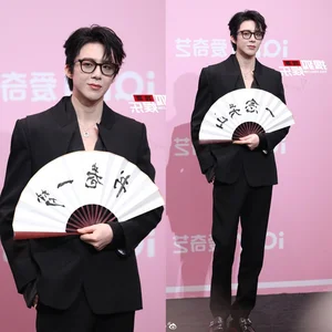 iQiyi Scream Night 2024 Red Carpet Highlights: Unique Fashion and Brilliant Chinese Celebrity Appearances - image 43