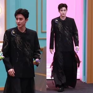iQiyi Scream Night 2024 Red Carpet Highlights: Unique Fashion and Brilliant Chinese Celebrity Appearances - image 18