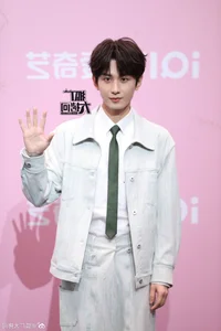 iQiyi Scream Night 2024 Red Carpet Highlights: Unique Fashion and Brilliant Chinese Celebrity Appearances - image 41