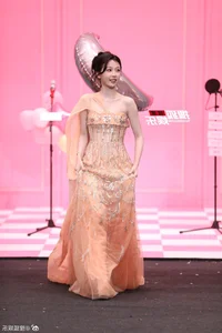 iQiyi Scream Night 2024 Red Carpet Highlights: Unique Fashion and Brilliant Chinese Celebrity Appearances - image 44