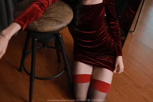 IESS Tuan Tuan Charming Knee-highs: Trendy Hosiery and Casual Elegance - image 45