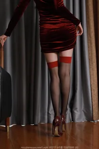 IESS Tuan Tuan Charming Knee-highs: Trendy Hosiery and Casual Elegance - image 77
