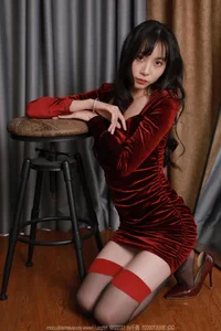 IESS Tuan Tuan Charming Knee-highs: Trendy Hosiery and Casual Elegance - image 28