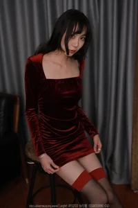 IESS Tuan Tuan Charming Knee-highs: Trendy Hosiery and Casual Elegance - image 3