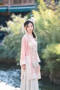 YiTuYu - Vol.8795 Yang Min Ting: Graceful Hanfu Beauty Amidst Spring Blossoms - image 11