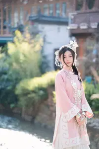 YiTuYu - Vol.8795 Yang Min Ting: Graceful Hanfu Beauty Amidst Spring Blossoms - image 13