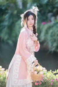 YiTuYu - Vol.8795 Yang Min Ting: Graceful Hanfu Beauty Amidst Spring Blossoms - image 3