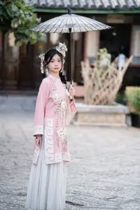 YiTuYu - Vol.8795 Yang Min Ting: Graceful Hanfu Beauty Amidst Spring Blossoms - image 6