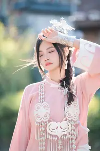 YiTuYu - Vol.8795 Yang Min Ting: Graceful Hanfu Beauty Amidst Spring Blossoms - image 10