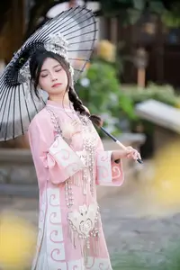 YiTuYu - Vol.8795 Yang Min Ting: Graceful Hanfu Beauty Amidst Spring Blossoms - image 8