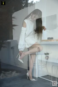 IESS Photography: Exploring Modern Aesthetic Trends in Fashion and Hosiery - image 9