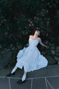 Enchanting Muse Amidst Blooms: Xing Zhi Ka Tao's Ethereal Beauty in YiTuYu Vol.8541 - image 5
