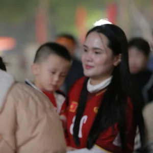 Vietnam National Team Wins AFF Cup: Spotlight on the Captain's Wife's Beauty - image 1