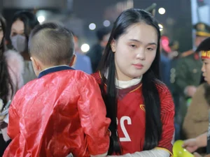 Vietnam National Team Wins AFF Cup: Spotlight on the Captain's Wife's Beauty - image 6