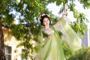YiTuYu Art Language Vol.8102: Captivating Portrait Series Featuring Xiao Du Tong Xue - image 7