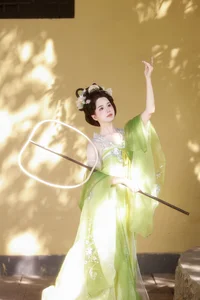 YiTuYu Art Language Vol.8102: Captivating Portrait Series Featuring Xiao Du Tong Xue - image 5