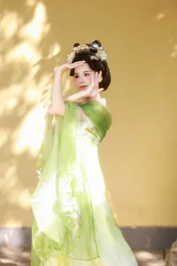 YiTuYu Art Language Vol.8102: Captivating Portrait Series Featuring Xiao Du Tong Xue - image 15
