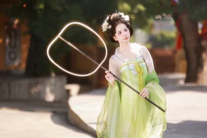 YiTuYu Art Language Vol.8102: Captivating Portrait Series Featuring Xiao Du Tong Xue - image 11