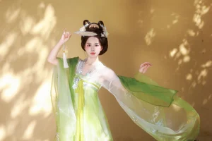 YiTuYu Art Language Vol.8102: Captivating Portrait Series Featuring Xiao Du Tong Xue - image 9
