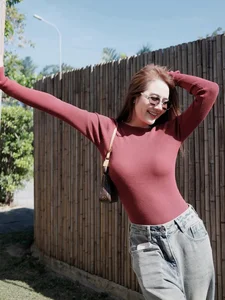 Huyen Lizzie Stuns Fans with Breathtaking Bikini Photoshoot and Timeless Beauty Transformation - image 1