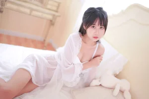 Elegant White Tea Aesthetic Cosplay by Meng Ya Er o0 - Traditional Hanfu Inspired Fashion Photography and Minimalist Lifestyle Inspiration - image 0
