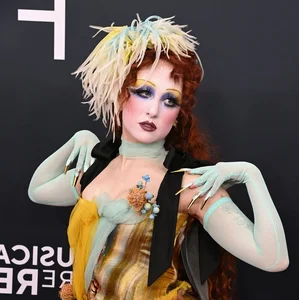 Taylor Swift and Top Female Stars Redefine Red Carpet Glamour at the 2025 Grammy Awards - image 15