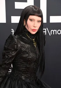 Taylor Swift and Top Female Stars Redefine Red Carpet Glamour at the 2025 Grammy Awards - image 12