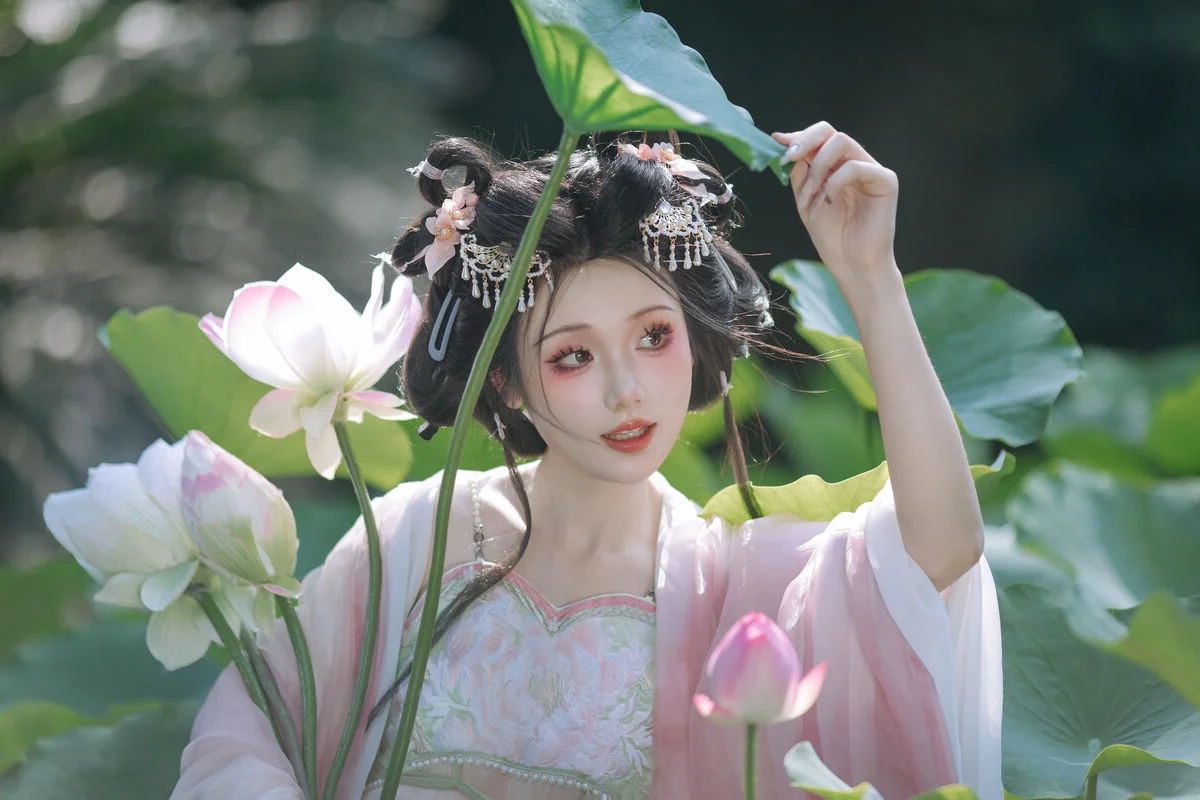 YiTuYu Art Language Vol.7314: Featuring the Radiant Yi Zhi Mu Yao Yao