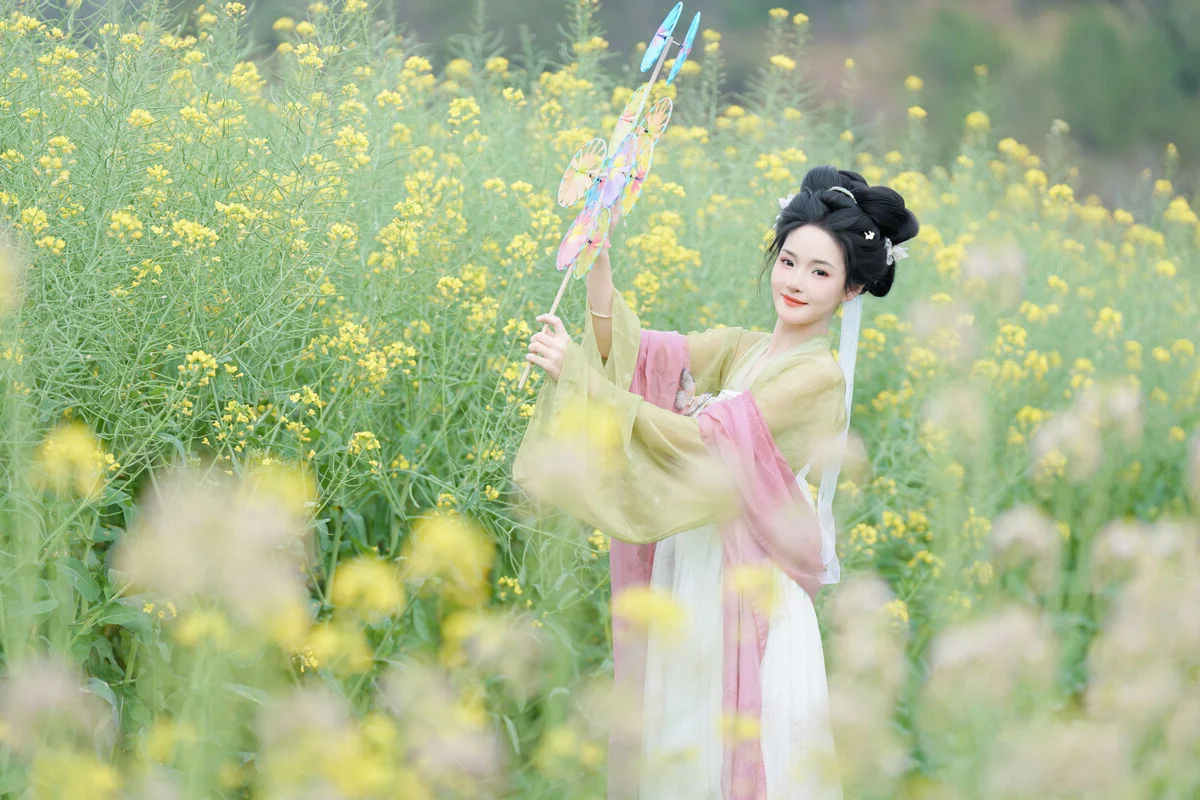 YiTuYu Art Language Vol.10204 Featuring Nan Zhi - Elegant Photography Collection