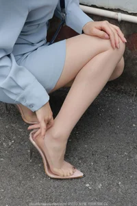 Modern Professionalism and Style: IESS SXJ No.1954 Featuring Xiao Jie - image 2