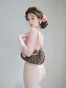 Feminine Coser: Charming Grace in Elegant Pink Attire 2024-11-24 - image 6